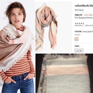 Colorblock blanket scarf. Color: cream/pink/bison.